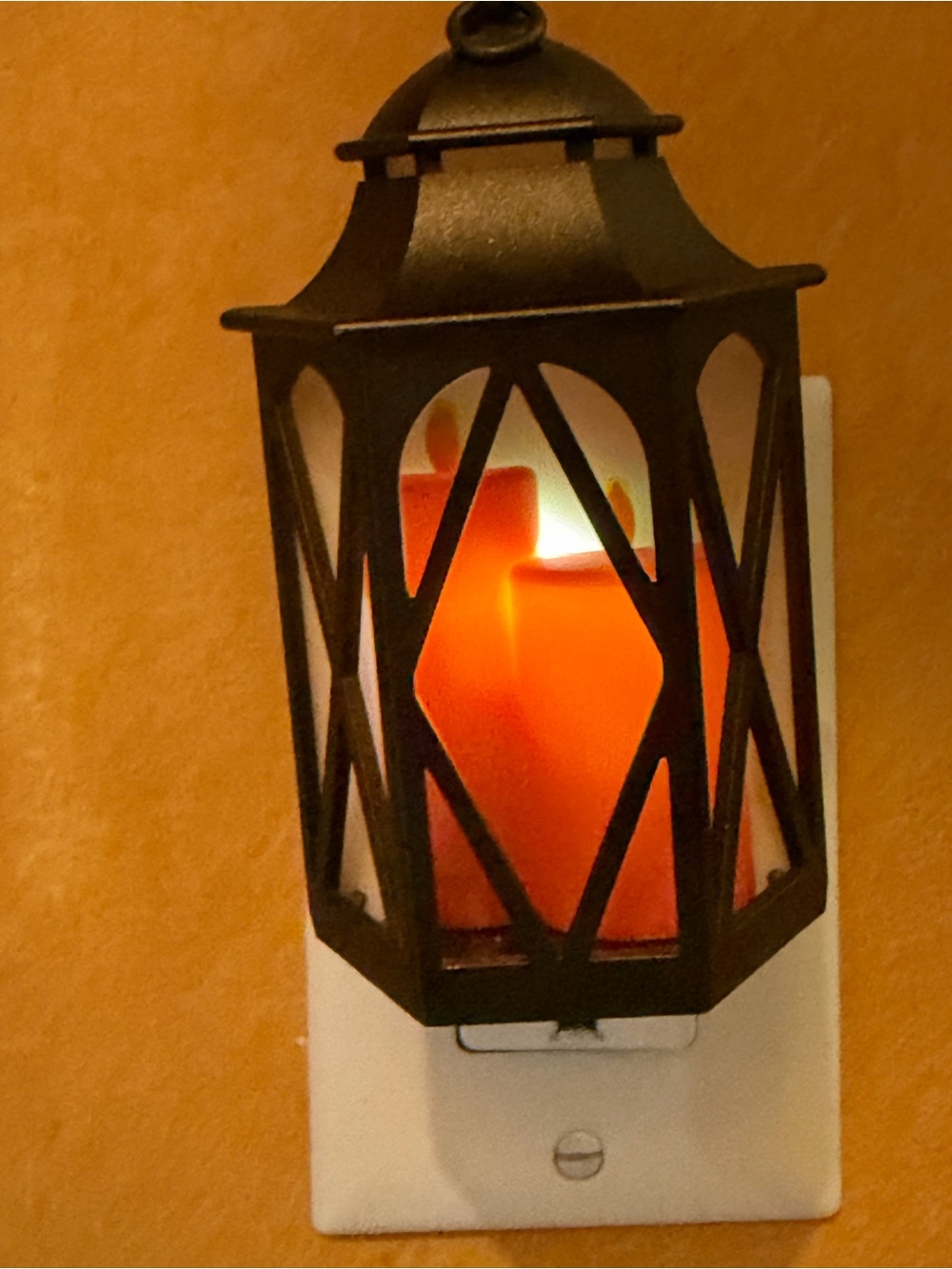 Yankee Candle Victorian Candle Lantern Scent Plug Diffuser Lighted Plug-in
